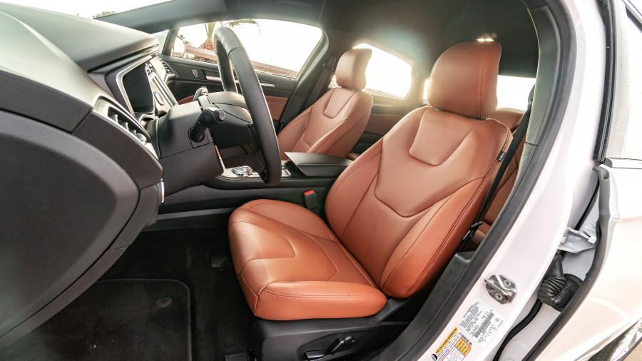 Интерьер Ford Fusion Energi 2018 года  (фото 21 из 26)